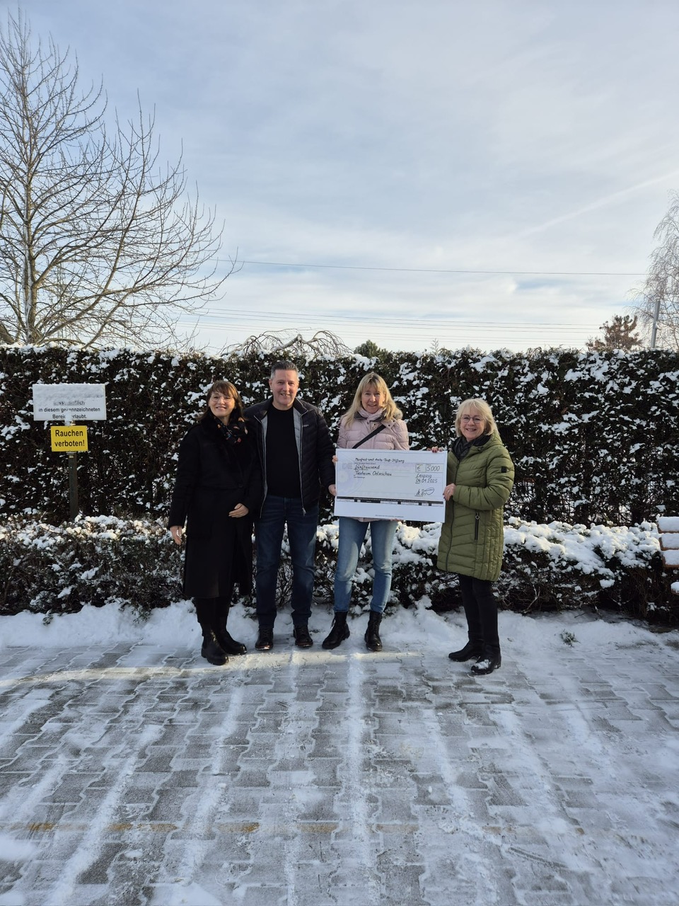 Links Diana Pippel, Mario Pippel MuA- Stiftung, / rechts Ingrid Jerke, Dr.Karin Trettner Tierheim Ölzschau